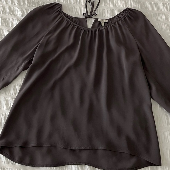 JOIE Grey Silk Flowy Boho Blouse Tie Neck Low Scoop Neck Relaxed Fit High Low - Picture 7 of 13